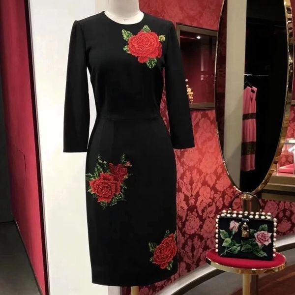 2021 new vintage floral embroidery woman spring runway elegant o-neck long sleeve a-line midi vestido de mujer m465, Black;gray
2021 new vintage floral embroidery woman spring runway elegant o-neck long sleeve a-line midi vestido de mujer m465, Black;gray