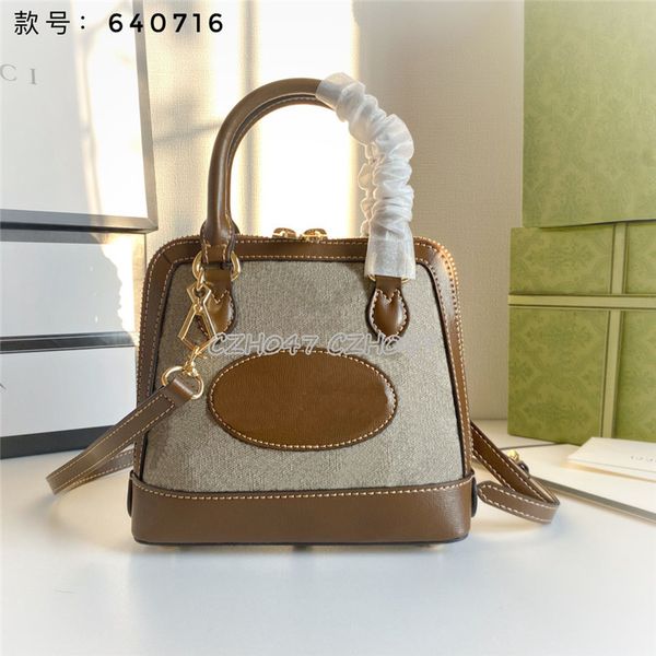 fashion style genuine leather women shoulder bag designers 2021 handbags purses messenger bags for woman size 20cm
fashion style genuine leather women shoulder bag designers 2021 handbags purses messenger bags for woman size 20cm