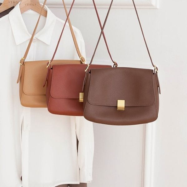 2021 new brown medium leather lock korean solid single shoulder small square bag horizontal square messenger bag
2021 new brown medium leather lock korean solid single shoulder small square bag horizontal square messenger bag