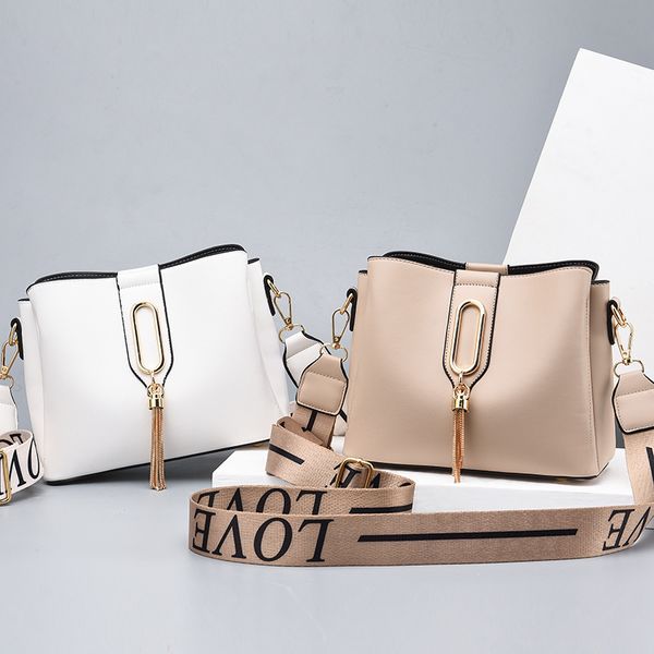 shoulder bag for women female pu leather 2021 new fashion girl crossbody bag wild bucket wide shoulder strap handbag purse sac
shoulder bag for women female pu leather 2021 new fashion girl crossbody bag wild bucket wide shoulder strap handbag purse sac