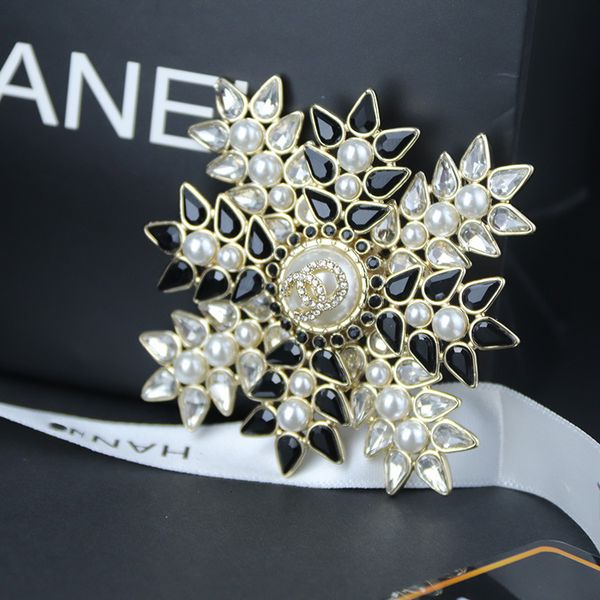 xiangjia snowflake brooch inlaid with diamond beads xiaoxiang classic black and white fashion dress accessories brooch, Gray
xiangjia snowflake brooch inlaid with diamond beads xiaoxiang classic black and white fashion dress accessories brooch, Gray