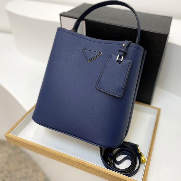 luxury tote bags designer wallet handbags different colors wholesale various styles genuine leather fashion brand high-quality 23*24 cm
luxury tote bags designer wallet handbags different colors wholesale various styles genuine leather fashion brand high-quality 23*24 cm
