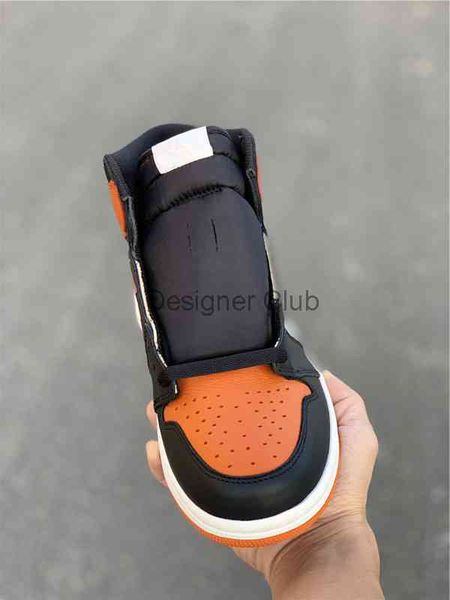 new true 1 high og black orange men basketball shoes sports male 1s sneakers wholesale box size 8-13
new true 1 high og black orange men basketball shoes sports male 1s sneakers wholesale box size 8-13
