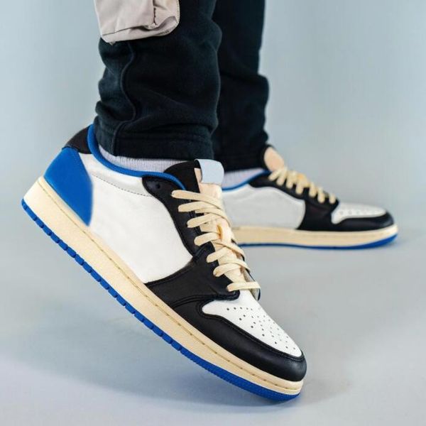 travis scotts x men basketball shoes jumpman 1s low 1 scott university blue hyper royal shadow light smoke grey women
travis scotts x men basketball shoes jumpman 1s low 1 scott university blue hyper royal shadow light smoke grey women
