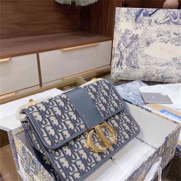 net star same montaigne embroidered concave convex letter d flower bag women's european and american fashion cowhide one shoulder messe
net star same montaigne embroidered concave convex letter d flower bag women's european and american fashion cowhide one shoulder messe