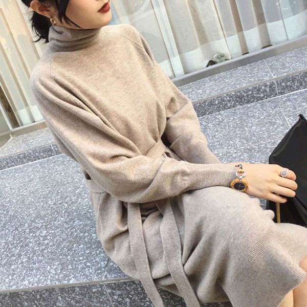 autumn winter new mid length woolen with loose waist and high collar as base knitted dress, Black;gray
autumn winter new mid length woolen with loose waist and high collar as base knitted dress, Black;gray