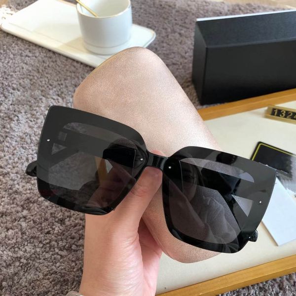 2021 new luxur classic square sunglasses designer brand fashion mens womens sun glasses eyewear metal glass lenses with box1324, White;black
2021 new luxur classic square sunglasses designer brand fashion mens womens sun glasses eyewear metal glass lenses with box1324, White;black