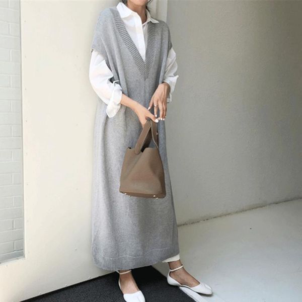 new 2021 autumn winter women dress v-neck knitted elegant oversize sleeveless korean solid lady long dresses, Black;gray
new 2021 autumn winter women dress v-neck knitted elegant oversize sleeveless korean solid lady long dresses, Black;gray