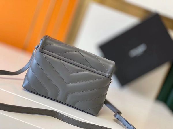 vannogg 20cm,women handbags,classic fashion female bag,medium capacity chain bags,genuine leathe shoulder bag cross body 26599
vannogg 20cm,women handbags,classic fashion female bag,medium capacity chain bags,genuine leathe shoulder bag cross body 26599