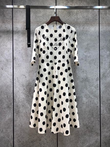 milan runway dress 2021 new spring summer o neck women's designer dress brand same style dress 0301-41, Black
milan runway dress 2021 new spring summer o neck women's designer dress brand same style dress 0301-41, Black