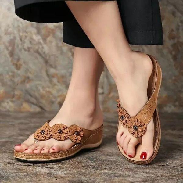 2021 new women summer flower comfortable casul flip flogs beach mommy slippers outdoor female ladies large shoes mthc, Black
2021 new women summer flower comfortable casul flip flogs beach mommy slippers outdoor female ladies large shoes mthc, Black