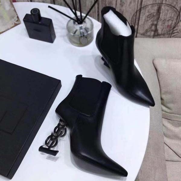 2021 new fashion womens high heel boot metal letter heel real leather boot autumn winter short boot martin boots with box size34-41, Black
2021 new fashion womens high heel boot metal letter heel real leather boot autumn winter short boot martin boots with box size34-41, Black