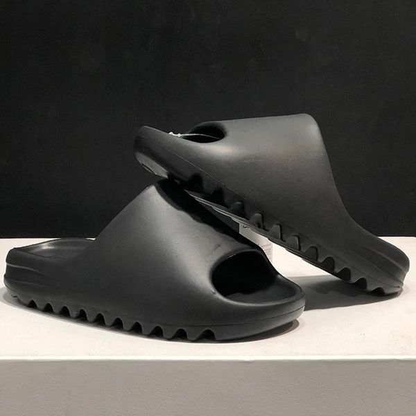 kanye slipper foam 2021 sandal shoes resin bone triple black white desert sand pantoufle mens women fashion slides summer luxurys yeezzys sl
kanye slipper foam 2021 sandal shoes resin bone triple black white desert sand pantoufle mens women fashion slides summer luxurys yeezzys sl