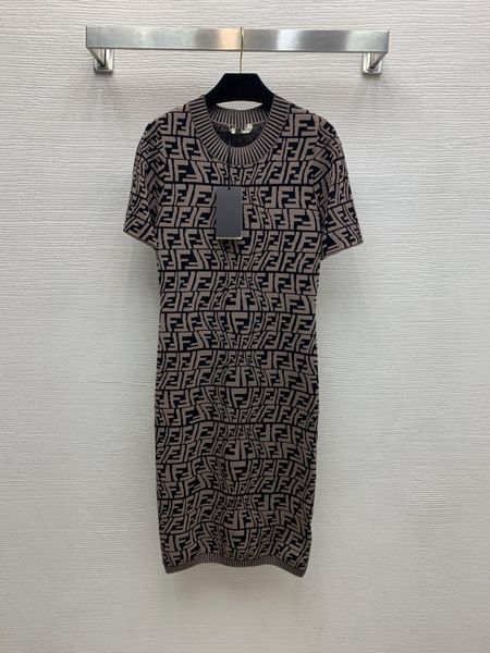 2021 autumn short sleeve o neck print fashion milan runway dress designer brand same style women's 0817-20, Black;pink
2021 autumn short sleeve o neck print fashion milan runway dress designer brand same style women's 0817-20, Black;pink