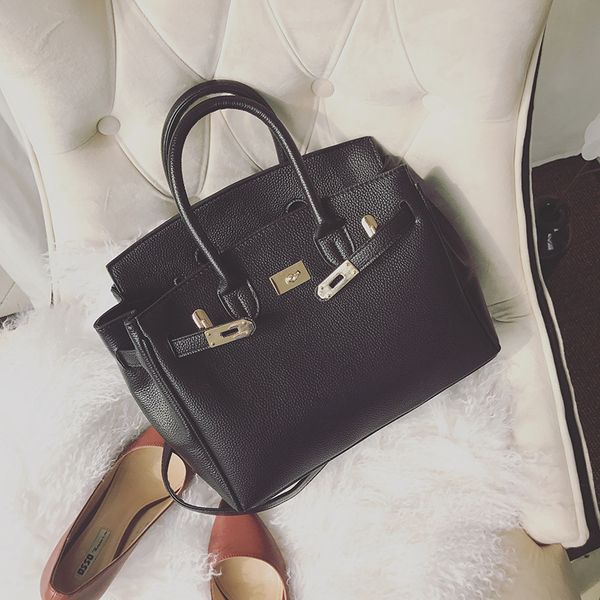 design jewelry beibei new style simple lock portable single shoulder oblique cross fashion women's bag
design jewelry beibei new style simple lock portable single shoulder oblique cross fashion women's bag
