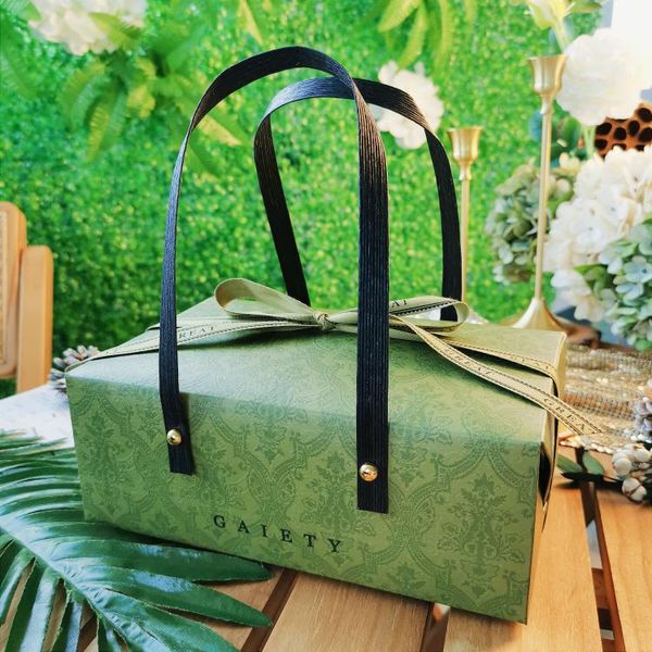 gift wrap 10pcs green color gaiety hand box embossing cake biscuit food takeout packaging boxy paper leather handle party bags
gift wrap 10pcs green color gaiety hand box embossing cake biscuit food takeout packaging boxy paper leather handle party bags