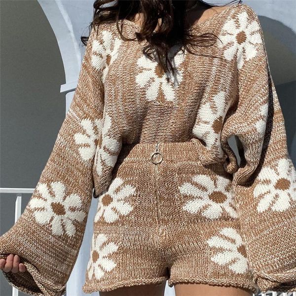 women's tracksuits 2021 summer autumn casual floral long sleeve pullover sweater knitted and biker shorts two piece set women fashion l, Gray
women's tracksuits 2021 summer autumn casual floral long sleeve pullover sweater knitted and biker shorts two piece set women fashion l, Gray