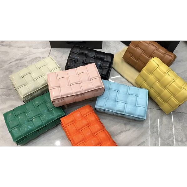 2021 pillow bag french minority fashion trend high-grade feeling small square leather cross woven designerss luxuryss hand yw
2021 pillow bag french minority fashion trend high-grade feeling small square leather cross woven designerss luxuryss hand yw