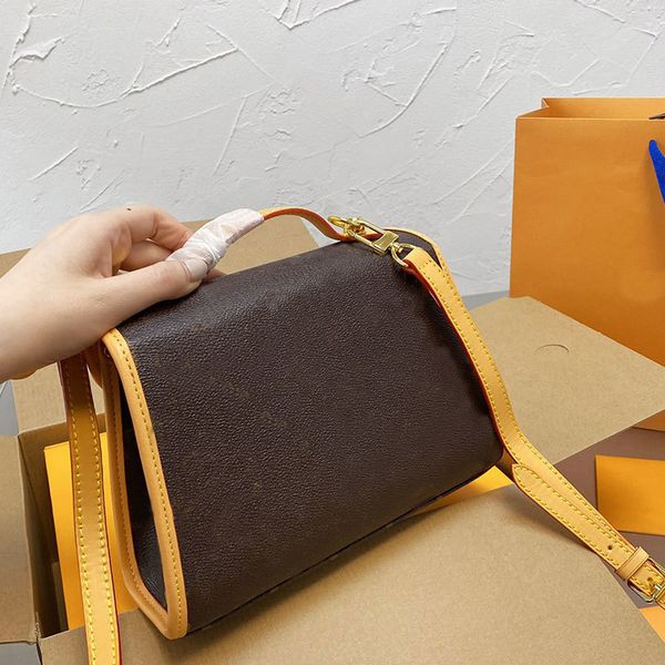 solid flap women shoulder bag and purses concise vintage classical style joker crossbody lady bags pu leather
solid flap women shoulder bag and purses concise vintage classical style joker crossbody lady bags pu leather