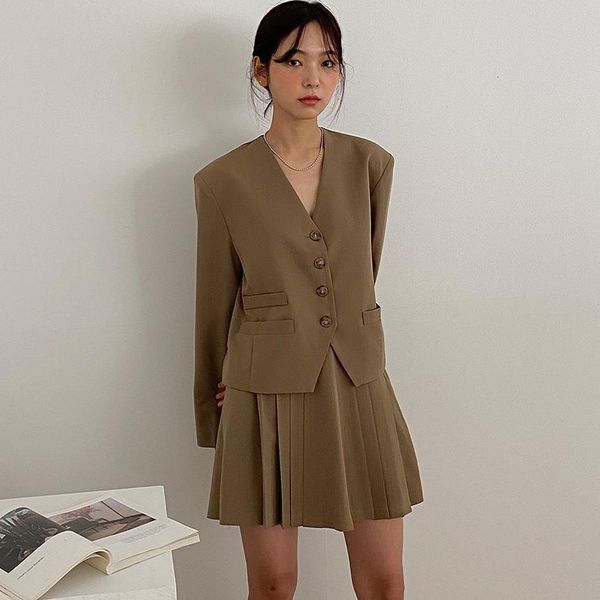 2021 new s primavera vero nico boto blazer slido plissada terno de duas peas moda saia conjuntos 6nrz, White;black
2021 new s primavera vero nico boto blazer slido plissada terno de duas peas moda saia conjuntos 6nrz, White;black