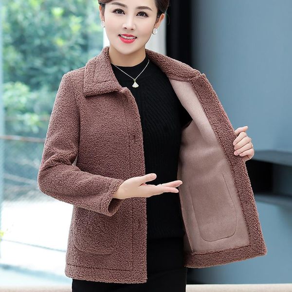 women's fur & faux autumn winter parka coat female short outerwear loose mother granulated lamb wool overcoat thick warm oversize jacke, Black
women's fur & faux autumn winter parka coat female short outerwear loose mother granulated lamb wool overcoat thick warm oversize jacke, Black