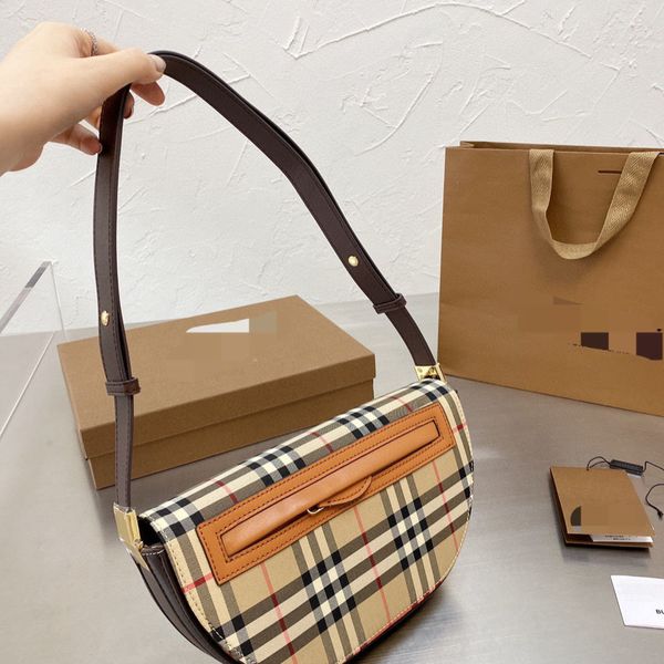 2021 new semi cross arm bag, stripe, retro fashionable plaid leather small round bagokqa
2021 new semi cross arm bag, stripe, retro fashionable plaid leather small round bagokqa