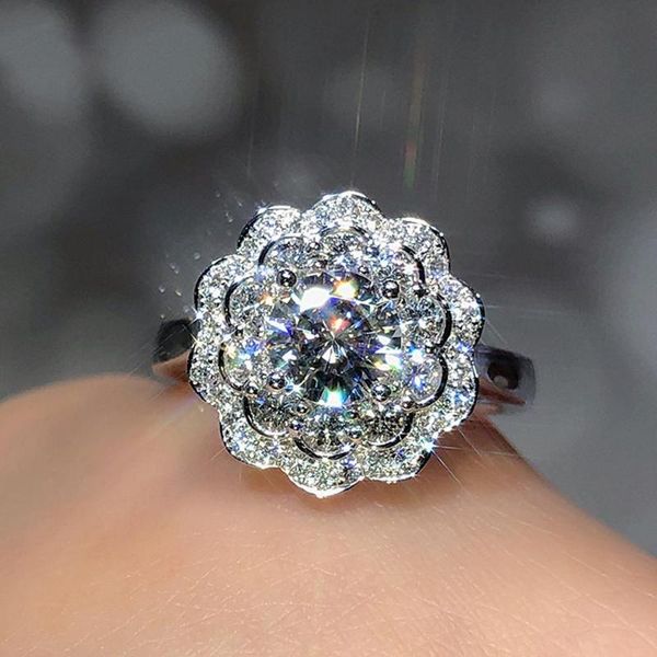 cluster rings fashion luxury flower shape zircon diamonds gemstones ring for women white gold silver color jewelry bijoux party accessories, Golden;silver
cluster rings fashion luxury flower shape zircon diamonds gemstones ring for women white gold silver color jewelry bijoux party accessories, Golden;silver