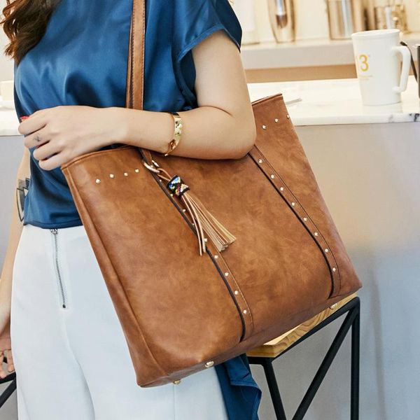 cross body women's bag 2021 handbags women bags designer retro large capacityhandbag rivet simple one shoulder side
cross body women's bag 2021 handbags women bags designer retro large capacityhandbag rivet simple one shoulder side