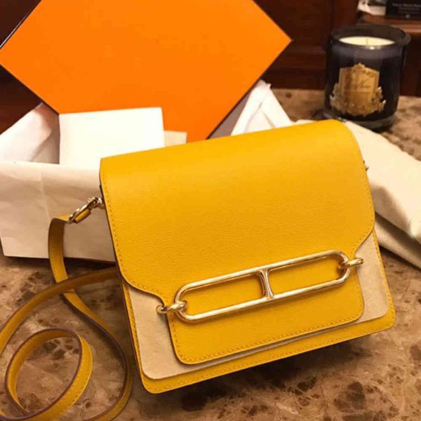 2021 new pig nose bag small square genuine leather women's tofu single shoulder oblique span cow mini
2021 new pig nose bag small square genuine leather women's tofu single shoulder oblique span cow mini