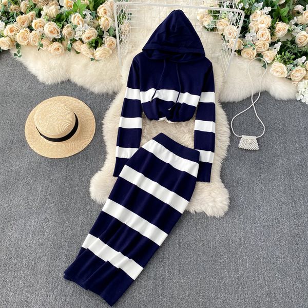 2021 spring newcomers striped long sleeve with short hood upper mesh skirt high waist two pieces set ohwc, Black;white
2021 spring newcomers striped long sleeve with short hood upper mesh skirt high waist two pieces set ohwc, Black;white