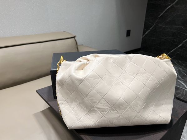 luxury designers bags 2022 c family classic 2 colors genuine leather women handbag chain shoulder bale messengers handbag clouds bag
luxury designers bags 2022 c family classic 2 colors genuine leather women handbag chain shoulder bale messengers handbag clouds bag