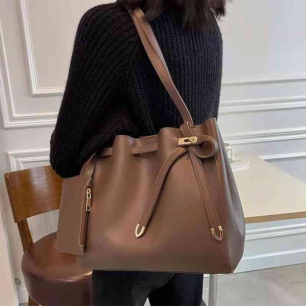 retro bag women's large capacity 2022 new fashion all-match autumn and winter shoulder texture class commuter tote
retro bag women's large capacity 2022 new fashion all-match autumn and winter shoulder texture class commuter tote