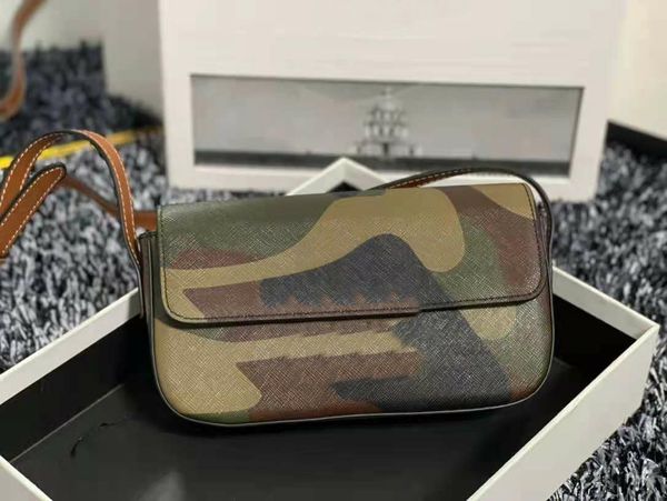 designer triomphe upgrade shoulder bags 2121s camouflage canvas women baguette bag golden metal lock adjustable leather strap handbags fashi
designer triomphe upgrade shoulder bags 2121s camouflage canvas women baguette bag golden metal lock adjustable leather strap handbags fashi