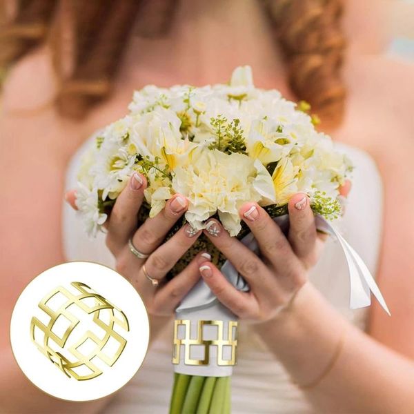 napkin rings 6pcs square hollow dinner golden/silver color holder towel serviette tableware ring buckle for table
napkin rings 6pcs square hollow dinner golden/silver color holder towel serviette tableware ring buckle for table