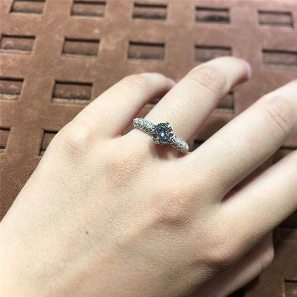 cluster rings solid 925 sterling silver round brilliant cut 1 d color moissanite ring diamond test past engagement women jewelry, Golden;silver
cluster rings solid 925 sterling silver round brilliant cut 1 d color moissanite ring diamond test past engagement women jewelry, Golden;silver
