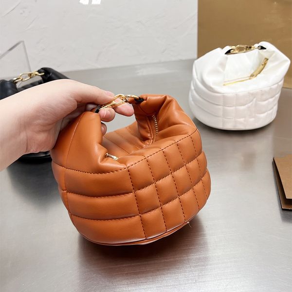 2022retro fashion big-name ladies shoulder bag classic leather stitching designer handbags luxury b outdoor sacoche street singl
2022retro fashion big-name ladies shoulder bag classic leather stitching designer handbags luxury b outdoor sacoche street singl