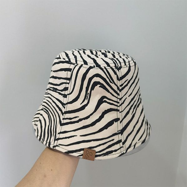 fashion for women autumn winter hats girl zebra pattern bucket hat foldable flat travel cap female windproof 2021, Blue;gray
fashion for women autumn winter hats girl zebra pattern bucket hat foldable flat travel cap female windproof 2021, Blue;gray