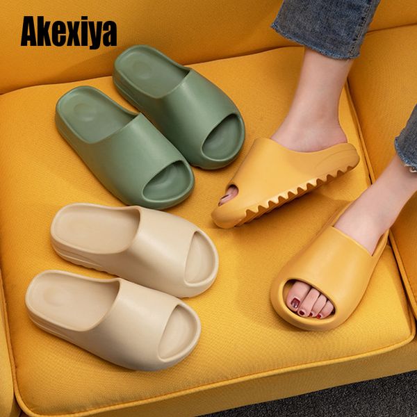 lovers 2021 thick soled summer indoor slippers, bathroom home fashion simple platform soft soled super soft men's and women's sand, Black
lovers 2021 thick soled summer indoor slippers, bathroom home fashion simple platform soft soled super soft men's and women's sand, Black