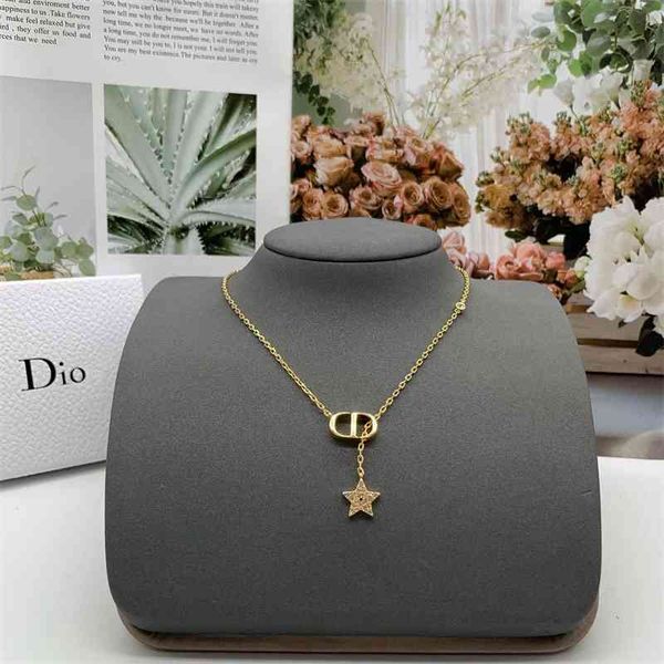 home / classic letter diamond inlaid square neck female pearl heavy industry high version necklace, Silver
home / classic letter diamond inlaid square neck female pearl heavy industry high version necklace, Silver