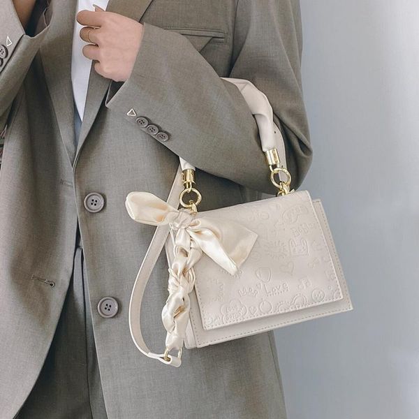 cross body high-quality solid color western-style handbag 2021 spring and summer fashion print women's designer messenger bag
cross body high-quality solid color western-style handbag 2021 spring and summer fashion print women's designer messenger bag