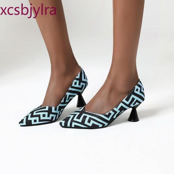 dress shoes spring and autumn pointed high heel women's european american light mouth blue pink single plus size34-48, Black
dress shoes spring and autumn pointed high heel women's european american light mouth blue pink single plus size34-48, Black