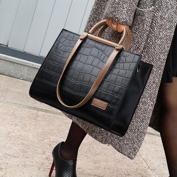 evening bags 100% real cowhide2021 wild tote large-capacity portable fashion one-shoulder messenger bag famous luxury designer purses cc
evening bags 100% real cowhide2021 wild tote large-capacity portable fashion one-shoulder messenger bag famous luxury designer purses cc