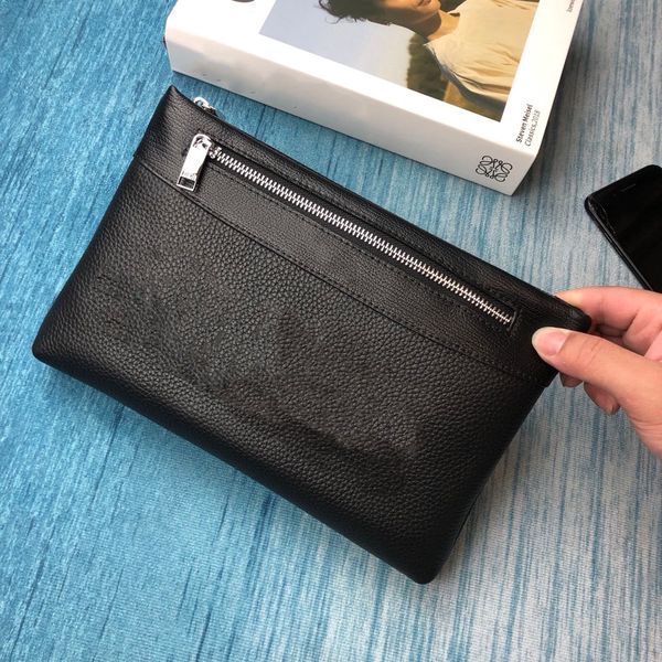 high-quality men and women wallets & holders leather three-piece set chain fashion with box size: 27*18*3 cm, Brown;gray
high-quality men and women wallets & holders leather three-piece set chain fashion with box size: 27*18*3 cm, Brown;gray