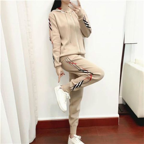 spring and autumn slim suit women's knitted western style casual sports suit female fashion temperament two-piece suit 211109, Gray
spring and autumn slim suit women's knitted western style casual sports suit female fashion temperament two-piece suit 211109, Gray