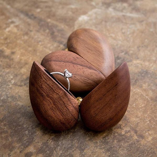 heart-shaped ring box 50*56cm magnetic walnut wood ring holder jewellery case for wedding proposal engagement myding
heart-shaped ring box 50*56cm magnetic walnut wood ring holder jewellery case for wedding proposal engagement myding