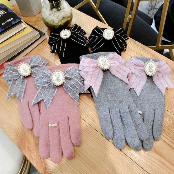gloves south korea' queen' head pearl bow double-layer thickened warm touch screen cashmere finger women, Blue;gray
gloves south korea' queen' head pearl bow double-layer thickened warm touch screen cashmere finger women, Blue;gray