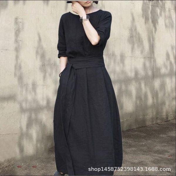 spring feminine temperament slim long, White;black 
spring feminine temperament slim long, White;black