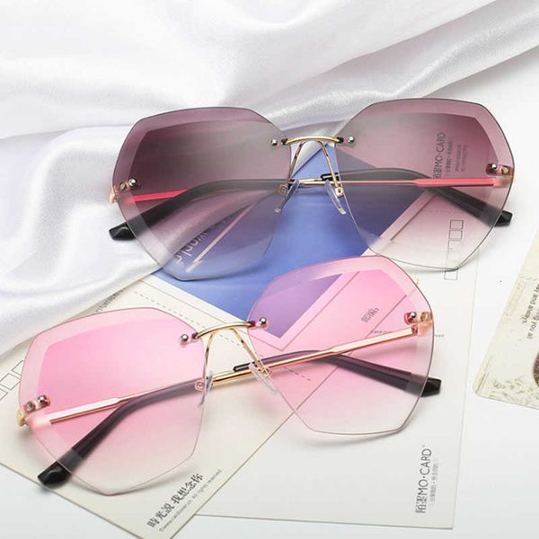 aviator sunglasses 2021 fashion brand design vintage rimless pilot sunglasses women men retro cutting lens gradient sun glasses female uv400, White;black
aviator sunglasses 2021 fashion brand design vintage rimless pilot sunglasses women men retro cutting lens gradient sun glasses female uv400, White;black