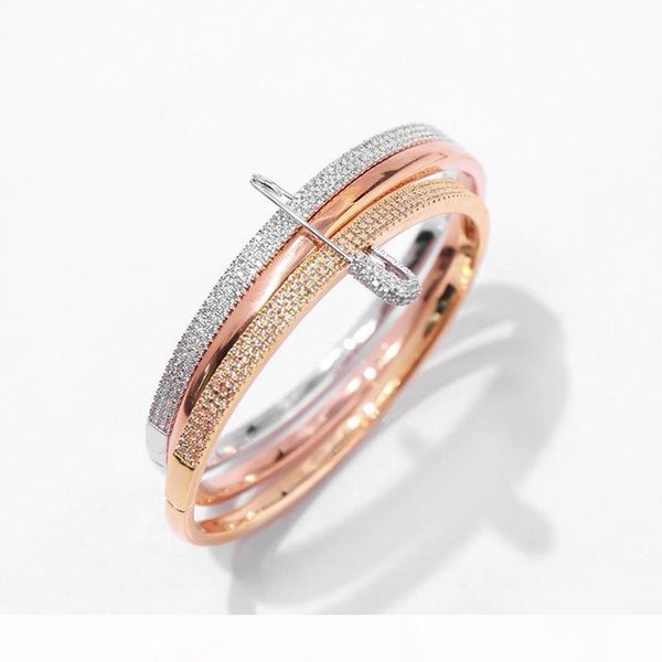 copper gold-plated jewelry exquisite fashion inlaid with diamond three-color pin smooth buckle bracelet, Black
copper gold-plated jewelry exquisite fashion inlaid with diamond three-color pin smooth buckle bracelet, Black