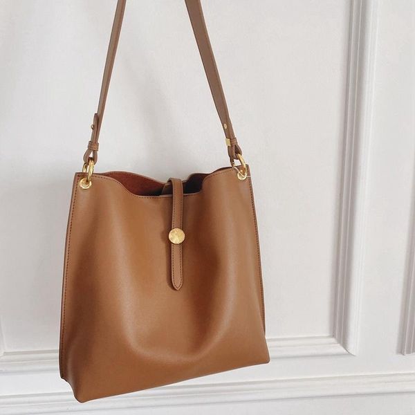 evening bags 2021 leather cowhide bucket bag, versatile and fashionable hand-held slung korean women's bag
evening bags 2021 leather cowhide bucket bag, versatile and fashionable hand-held slung korean women's bag
